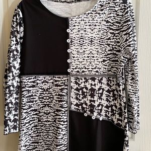 Black & White Top Size M 3/4 Sleeves